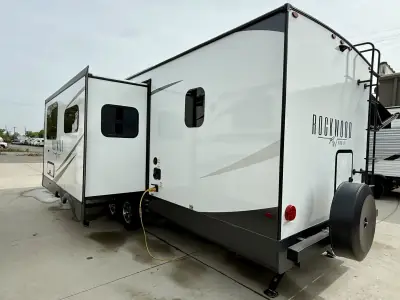 2025 Forest River Rockwood Ultra Lite 2706BH photo 13