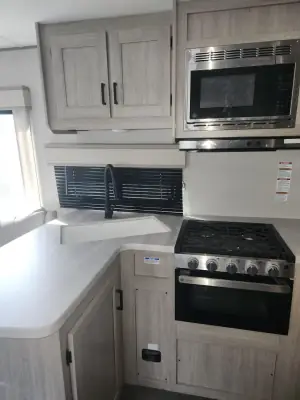 2024 Coachmen Catalina Legacy Edition 303RKDS photo 4