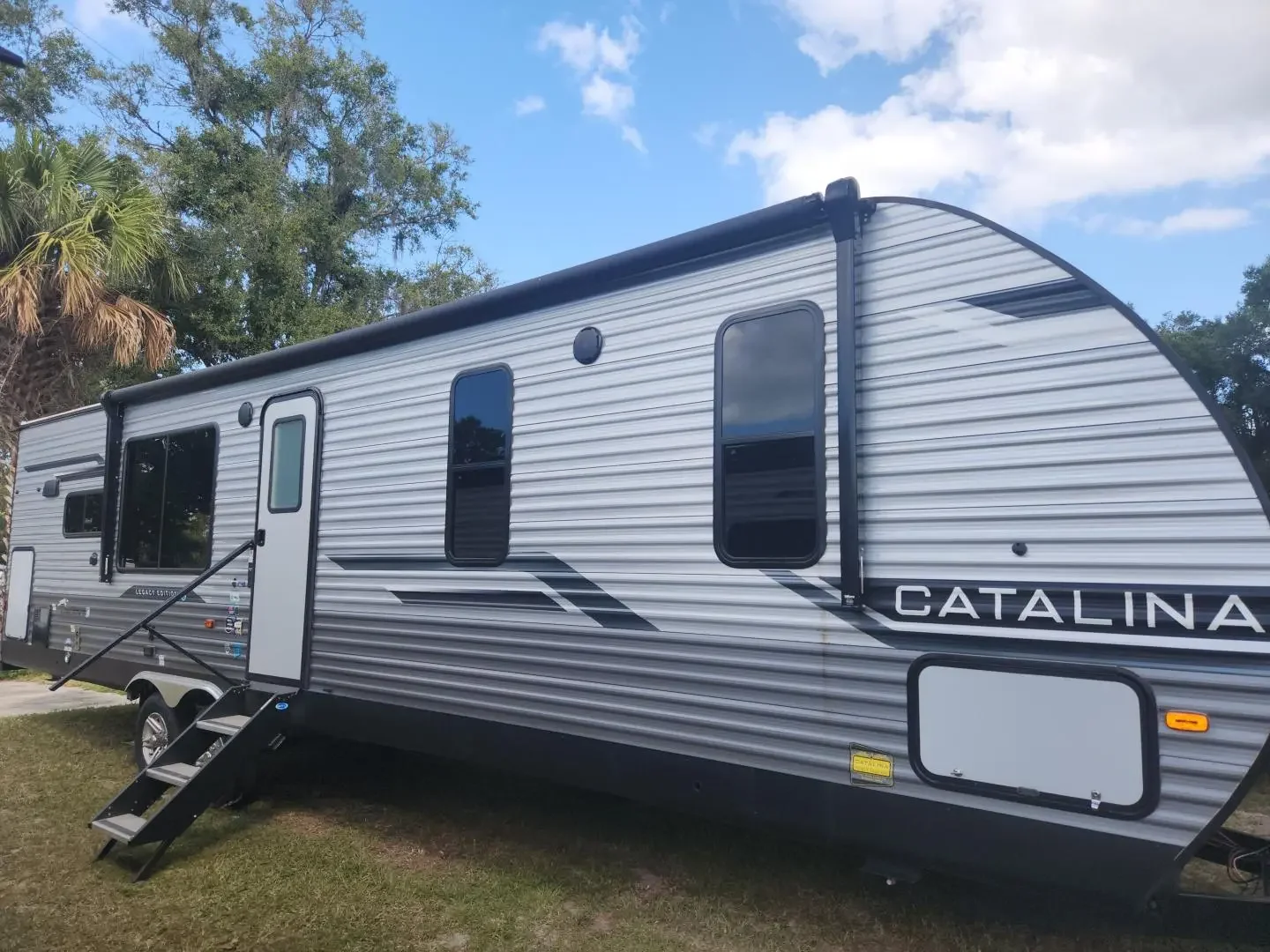2024 Coachmen Catalina Legacy Edition 303RKDS exterior