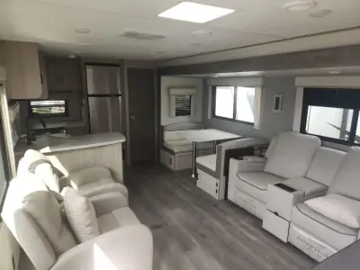 2024 Coachmen Catalina Legacy Edition 303RKDS photo 2