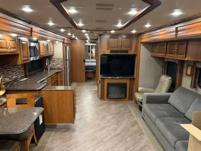 2017 Fleetwood PACE ARROW LXE 38F photo 41
