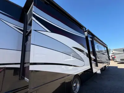 2017 Fleetwood PACE ARROW LXE 38F photo 11