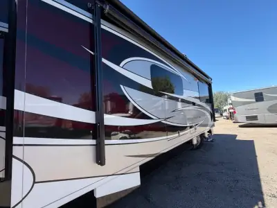 2017 Fleetwood PACE ARROW LXE 38F photo 12