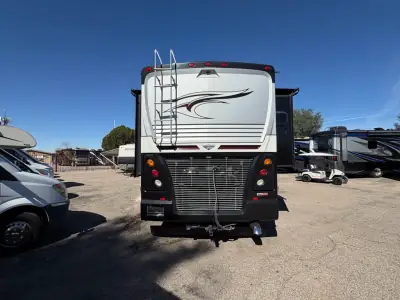 2017 Fleetwood PACE ARROW LXE 38F photo 9
