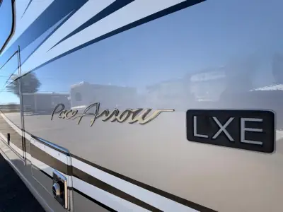 2017 Fleetwood PACE ARROW LXE 38F photo 13