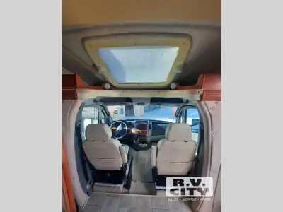 2011 Winnebago View Profile 24G photo 5