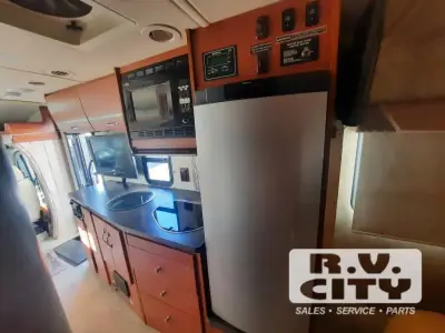 2011 Winnebago View Profile 24G photo 8