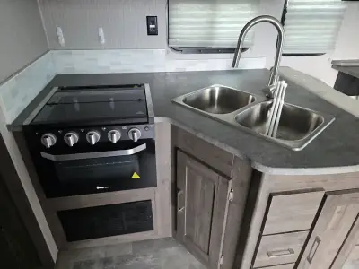 2022 Coachmen Pursuit 31BH photo 16