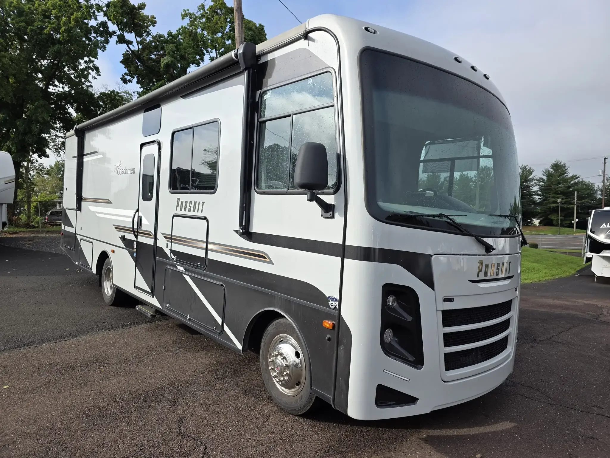 2022 Coachmen Pursuit 31BH exterior