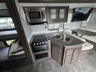 2022 Coachmen Pursuit 31BH photo 15