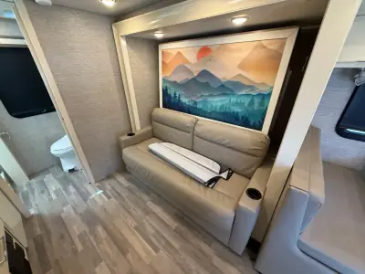 2020 Tiffin Motorhomes WAYFARER 25 RW photo 16
