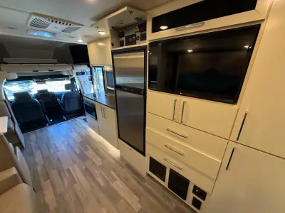 2020 Tiffin Motorhomes WAYFARER 25 RW photo 24