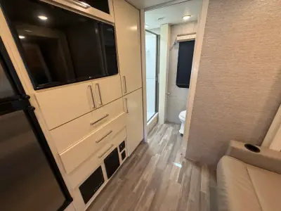 2020 Tiffin Motorhomes WAYFARER 25 RW photo 20