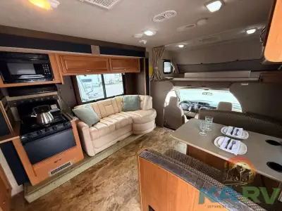 2015 Fleetwood JAMBOREE SPORT 31D photo 4