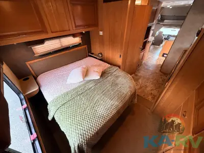 2015 Fleetwood JAMBOREE SPORT 31D photo 5