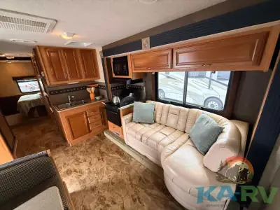 2015 Fleetwood JAMBOREE SPORT 31D photo 10