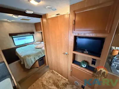 2015 Fleetwood JAMBOREE SPORT 31D photo 21