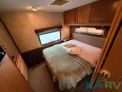 2015 Fleetwood JAMBOREE SPORT 31D photo 6