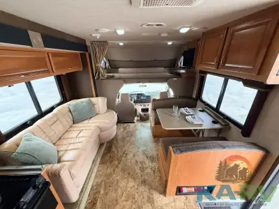 2015 Fleetwood JAMBOREE SPORT 31D photo 11