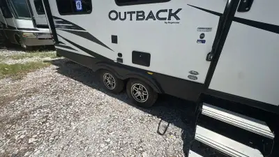 2019 Keystone Outback Ultra-Lite 240URS photo 32