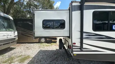 2019 Keystone Outback Ultra-Lite 240URS photo 34