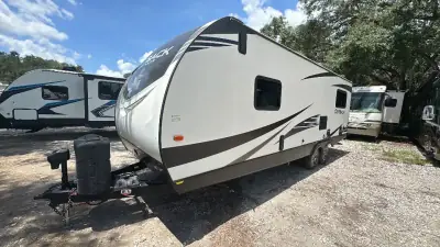 2019 Keystone Outback Ultra-Lite 240URS photo 3