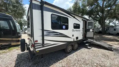 2019 Keystone Outback Ultra-Lite 240URS photo 6