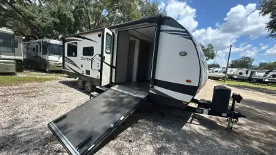 2019 Keystone Outback Ultra-Lite 240URS photo 2