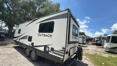 2019 Keystone Outback Ultra-Lite 240URS photo 4