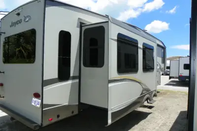 2019 Jayco Eagle 321RSTS photo 5