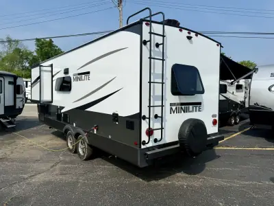 2025 Forest River Rockwood Mini Lite 2518S photo 6