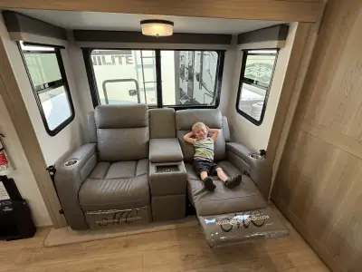 2025 Forest River Rockwood Mini Lite 2518S photo 10