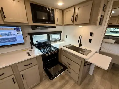 2025 Forest River Rockwood Mini Lite 2518S photo 18