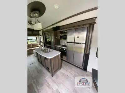 2019 Keystone Montana 3720RL photo 4