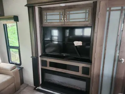2019 Keystone Montana 3720RL photo 12