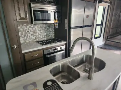 2019 Keystone Montana 3720RL photo 9