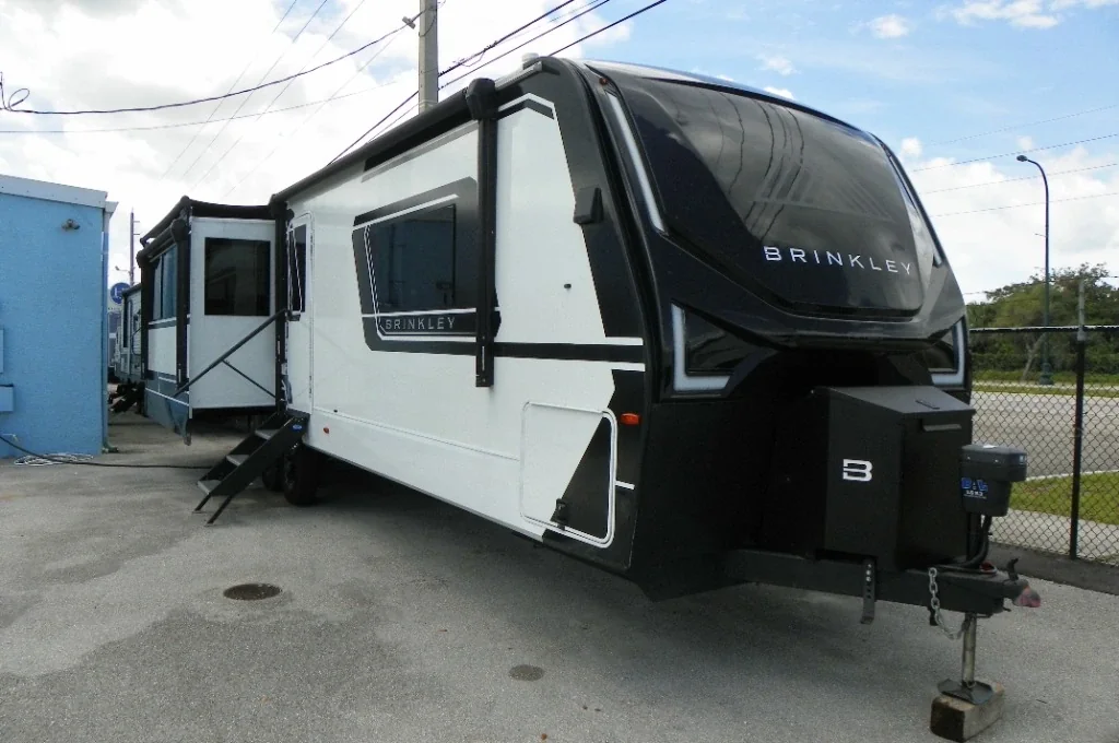 2025 Brinkley Model Z Air 310 exterior