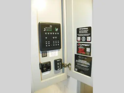 2025 Brinkley Model Z Air 310 photo 29