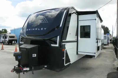 2025 Brinkley Model Z Air 310 photo 3
