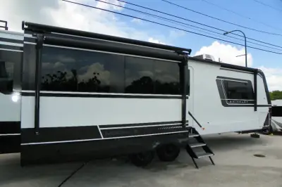 2025 Brinkley Model Z Air 310 photo 10