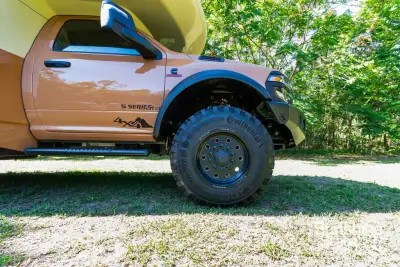 2026 Dynamax Corp Isata5 30FW 4x4 EXTREME PACKAGE photo 8
