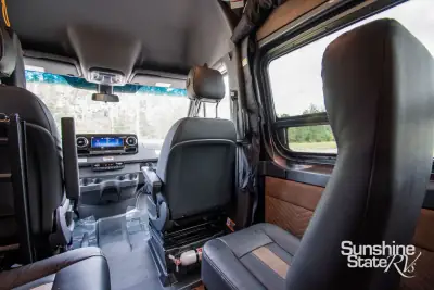 2027 Storyteller Overland Crew Mode AWD photo 38
