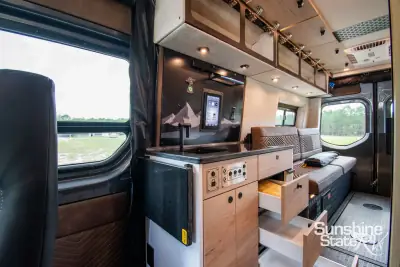 2027 Storyteller Overland Crew Mode AWD photo 23