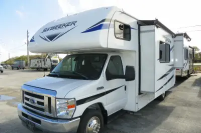 2021 Forest River Sunseeker Classic 2440DS Ford photo 3