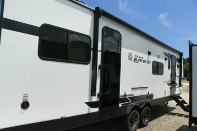 2025 Forest River Surveyor Legend 275FKBS photo 11