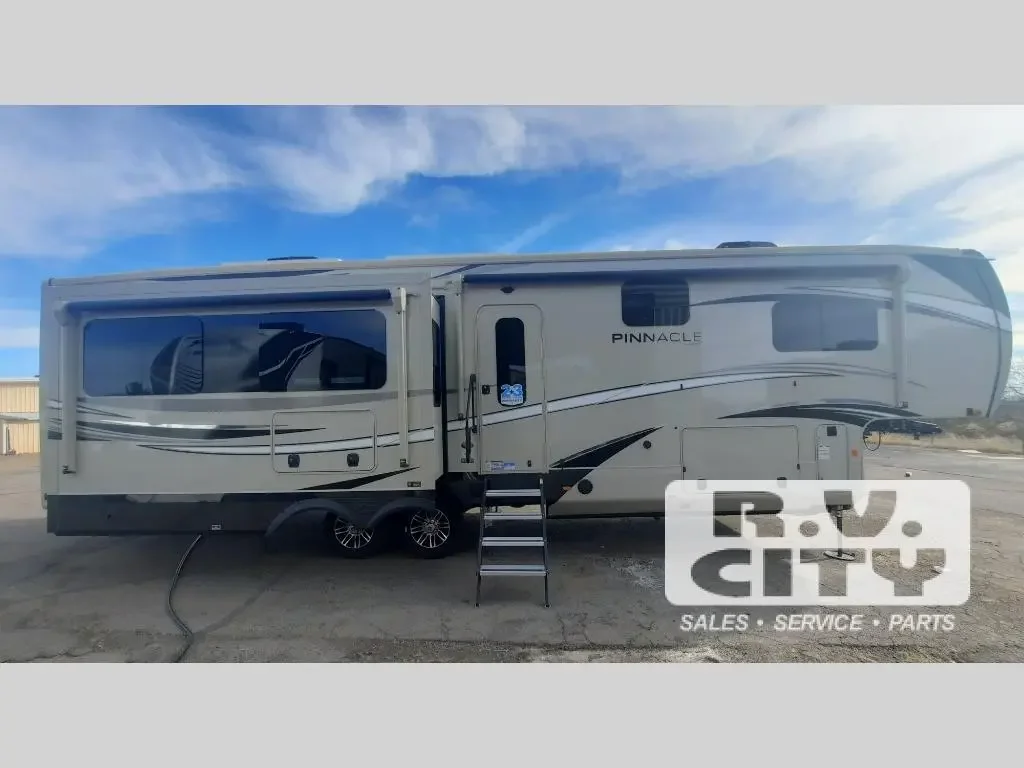 2023 Jayco Pinnacle 36KPTS exterior