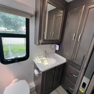 2025 Entegra Coach Accolade 37K photo 17
