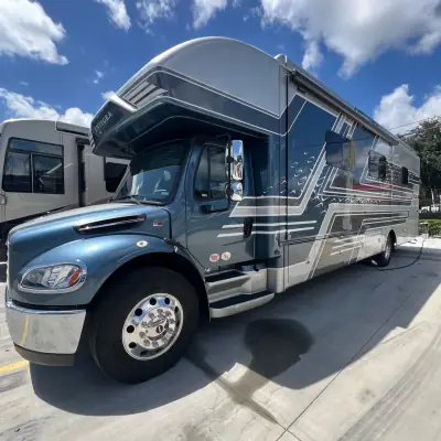 2025 Entegra Coach Accolade 37K photo 2