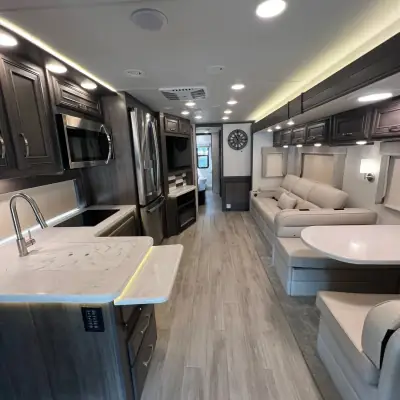 2025 Entegra Coach Accolade 37K photo 7