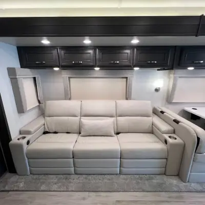 2025 Entegra Coach Accolade 37K photo 9